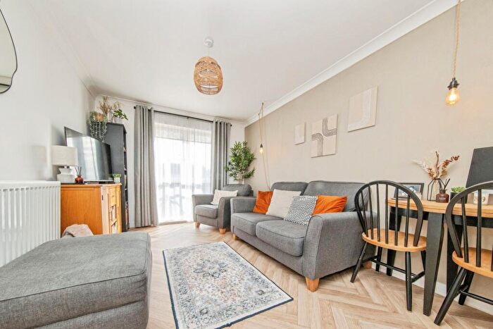 2 Bedroom Flat For Sale In Jovian Way, Ipswich, Suffolk, IP1