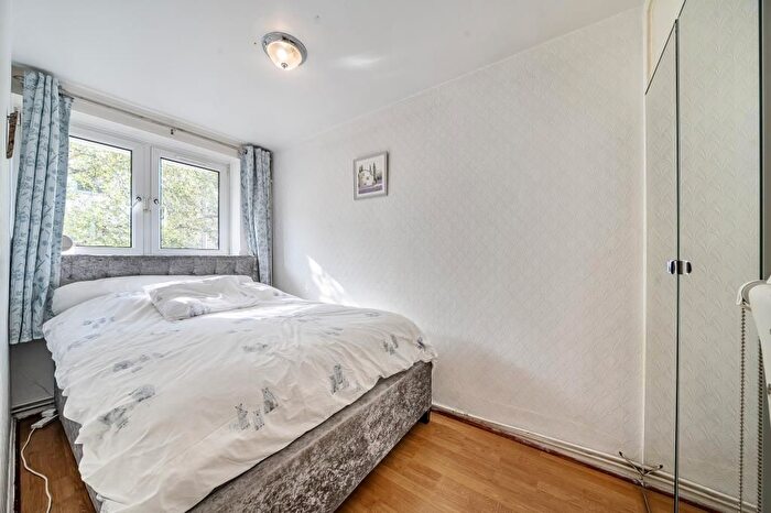 3 Bedroom Flat For Sale In Portobello Road, London, W10