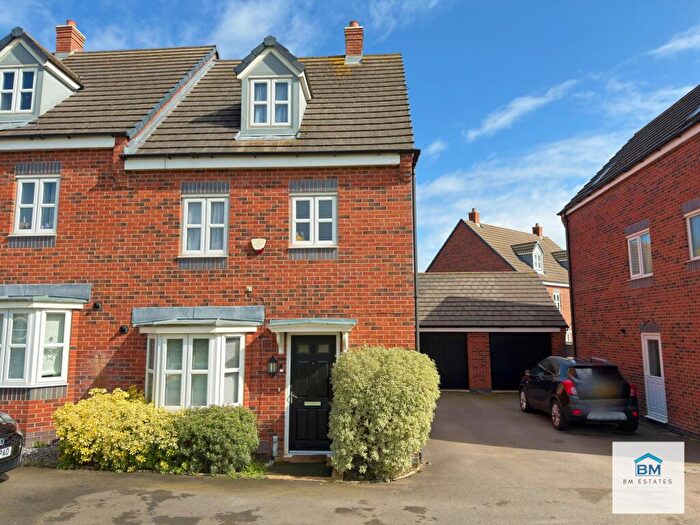 4 Bedroom Semi Detached House For Sale In Beaman Road, Leicester, LE4