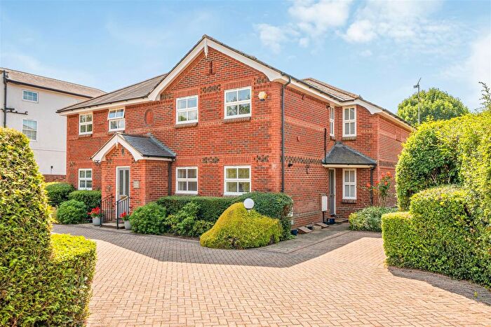 2 Bedroom Flat For Sale In Ockham Road South, East Horsley, KT24