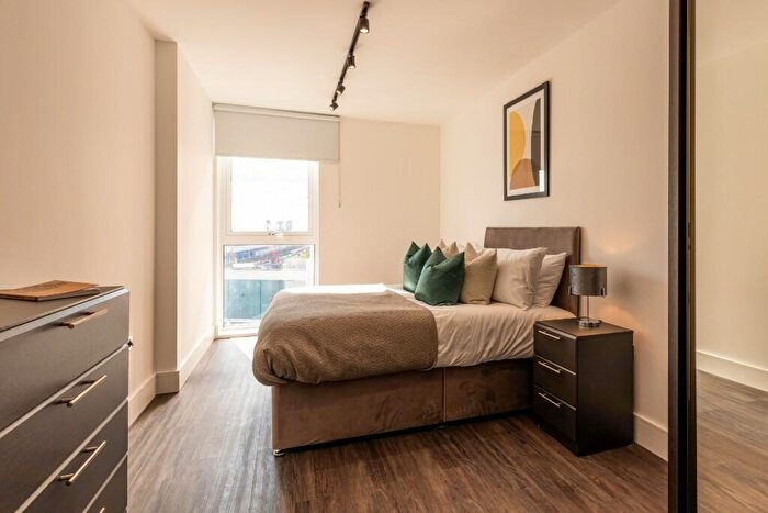 3 Bedroom Flat To Rent In Flat, Mitre Yard, Waterway House, Scrubs Lane, London, NW10