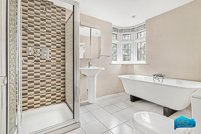 5 Bedroom Detached House To Rent In Edgwarebury Lane, Edgware, HA8