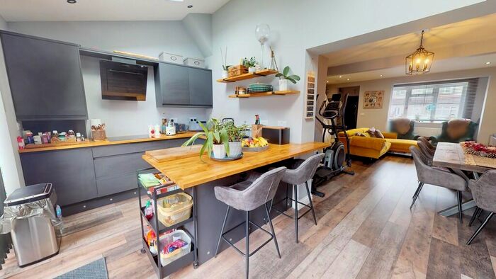 4 Bedroom Terraced House To Rent In Rochford Way, Croydon, CR0