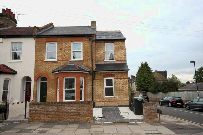 3 Bedroom End Of Terrace House To Rent In Woodlands Road, Enfield, Middlesex, EN2