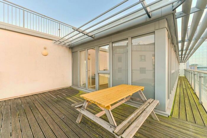 2 Bedroom Flat To Rent In Centre View Apartments, Central Croydon, Croydon, CR0