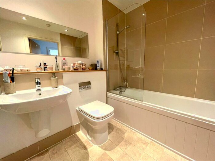 1 Bedroom Flat For Sale In Queensmead, Farnborough, Hampshire, GU14