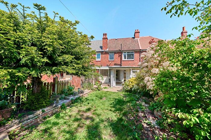 3 Bedroom House To Rent In Montcalm Road, London, SE7