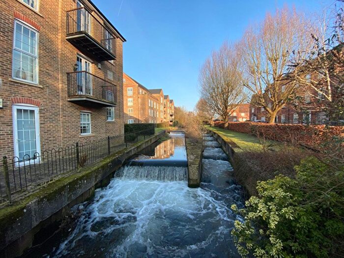 2 Bedroom Flat To Rent In Glory Mill Lane, Wooburn Green, High Wycombe, Buckinghamshire, HP10