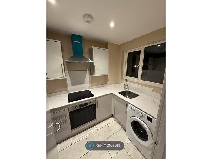 1 Bedroom Flat To Rent In Turnpike Link, Croydon, CR0