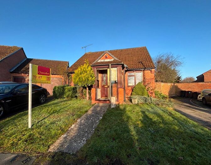 2 Bedroom Detached Bungalow To Rent In Parsley Close, Earley, RG6