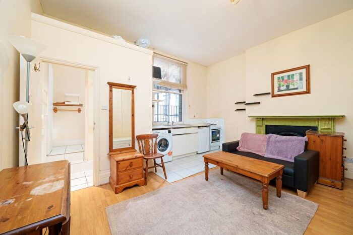 Studio To Rent In De Vere Gardens, London, W8