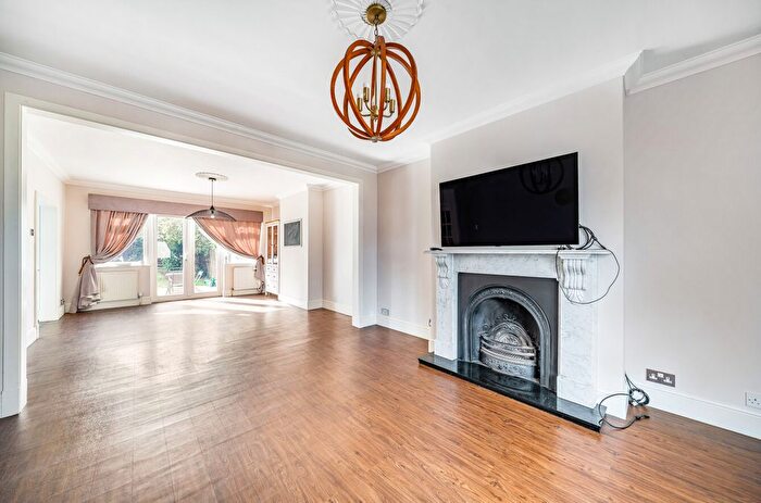 3 Bedroom Semi-Detached House To Rent In Court Road, Mottingham, SE9