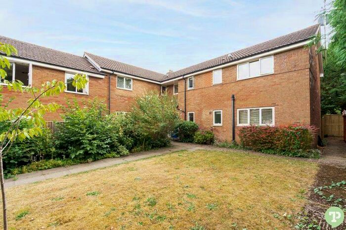 2 Bedroom Flat To Rent In Badgers Close, Forest Hill, OX33