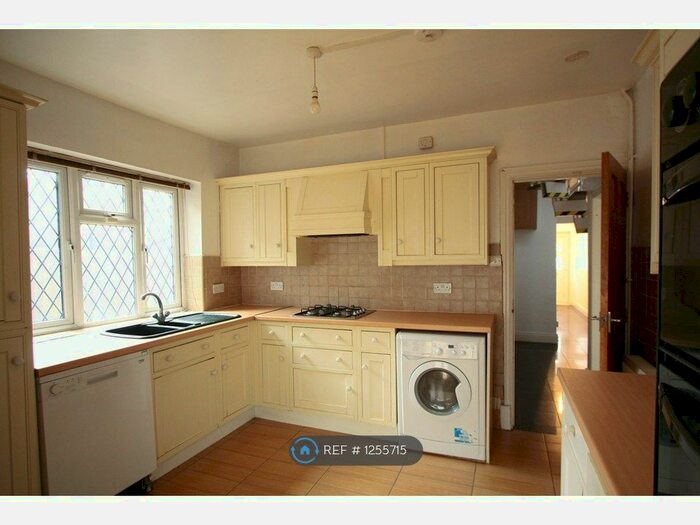 4 Bedroom Detached House To Rent In Eagle Lane, London E11