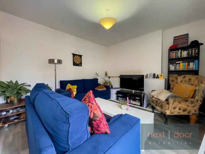 3 Bedroom Flat To Rent In Shenley Road, Camberwell, SE5