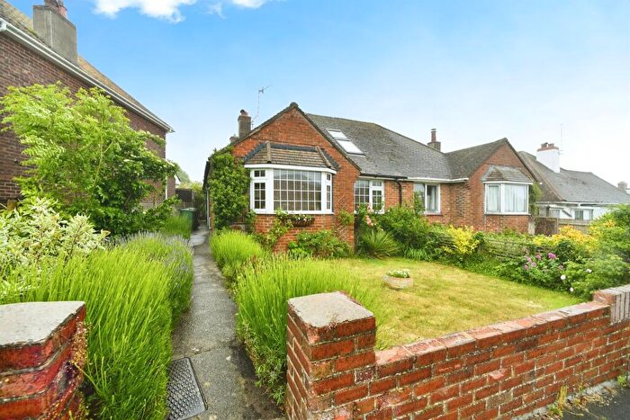 3 Bedroom Semi-Detached House For Sale In Farm Hill, Brighton, BN2