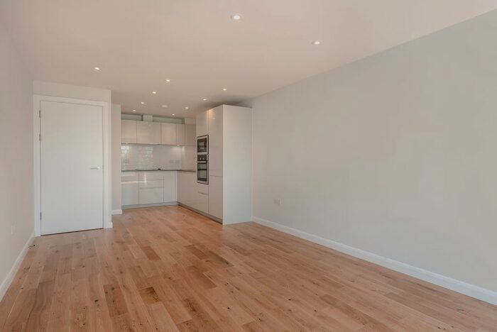 1 Bedroom Flat To Rent In The Ridgeway, St.Albans, AL4