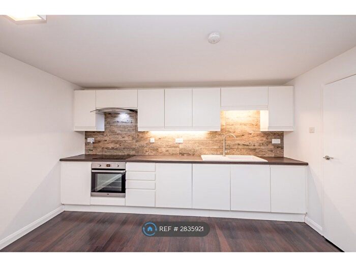 1 Bedroom Flat To Rent In Dumfries Street, Luton, LU1