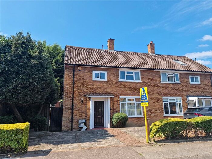 3 Bedroom Semi-Detached House For Sale In Kendale Road, Bromley, BR1