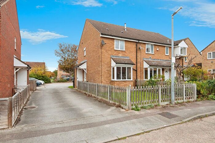 2 Bedroom Detached House For Sale In Hawesmere Close, Biggleswade, Bedfordshire, SG18