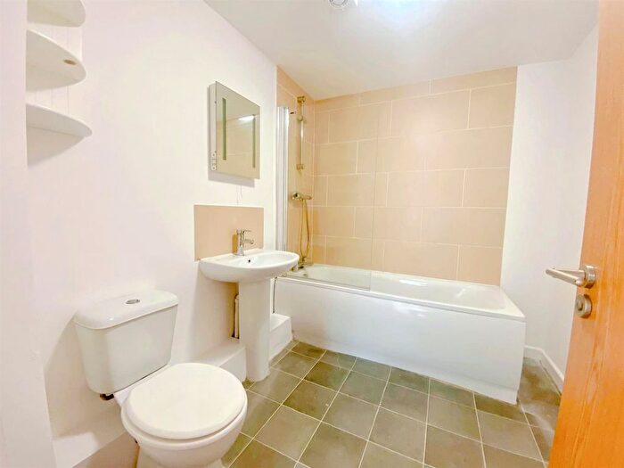 1 Bedroom Flat To Rent In Kingston Road, Teddington, TW11