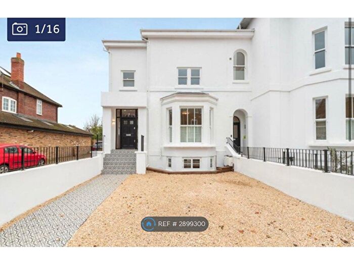 5 Bedroom End Of Terrace House To Rent In Alma Road, Windsor, SL4