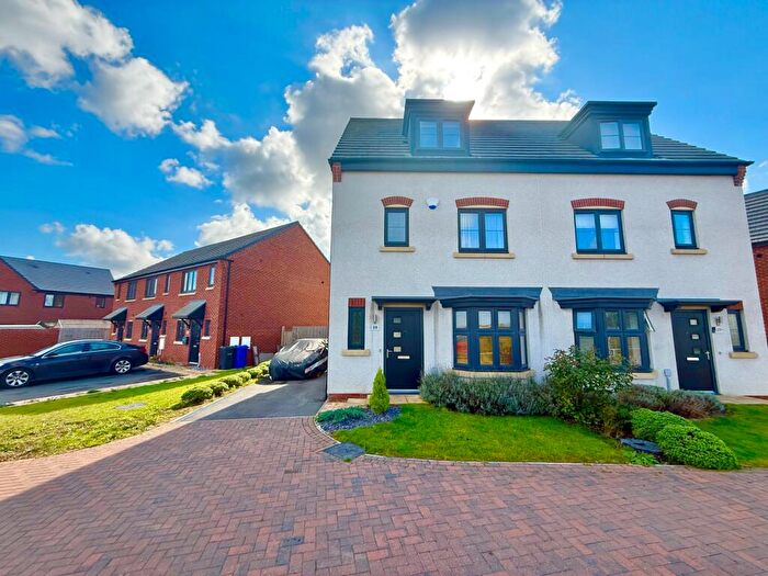 3 Bedroom Semi-Detached House For Sale In Swallow Gate, Lincoln, LN1