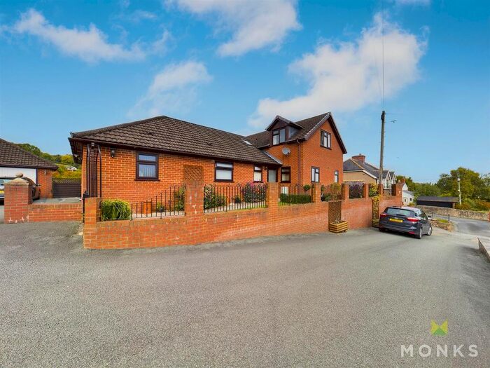 4 Bedroom Detached House For Sale In Stargarreg Lane, Pant, Oswestry, SY10