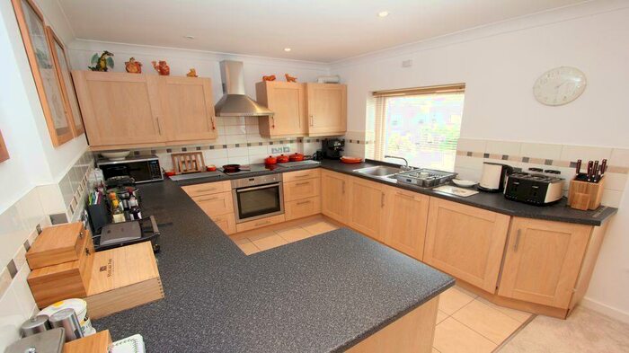 2 Bedroom Apartment To Rent In Larchmoor Park, Stoke Poges, SL2