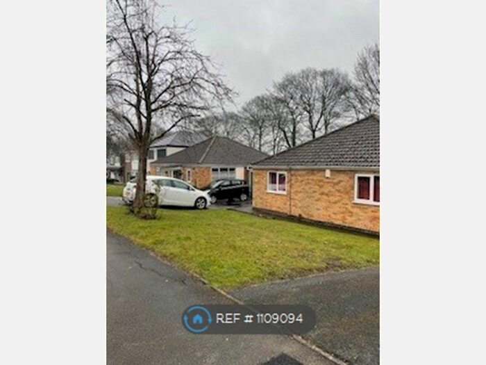 3 Bedroom Bungalow To Rent In Yalding Drive, Nottingham, NG8