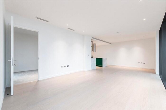 2 Bedroom Flat To Rent In Bagshaw Building, Wards Place, E14