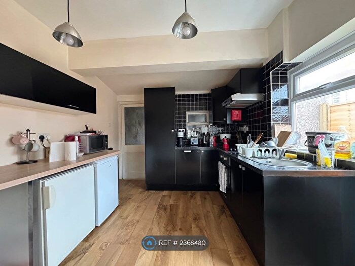 5 Bedroom End Of Terrace House To Rent In Bed Student House, Bristol, BS7