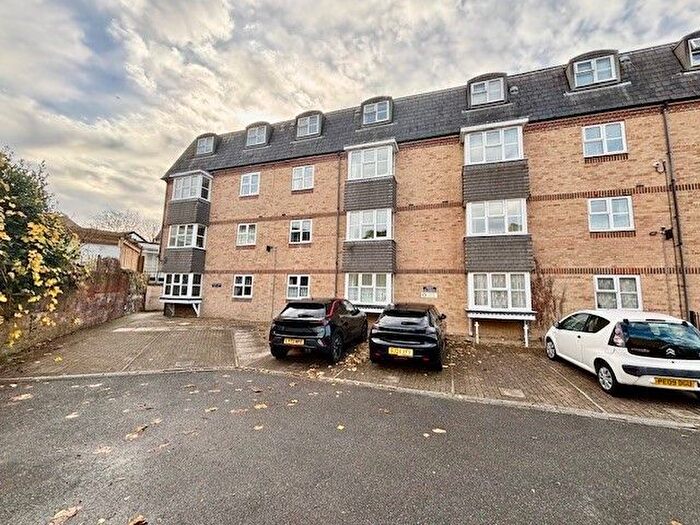 1 Bedroom Flat To Rent In Darwin Court, Rochester, ME1