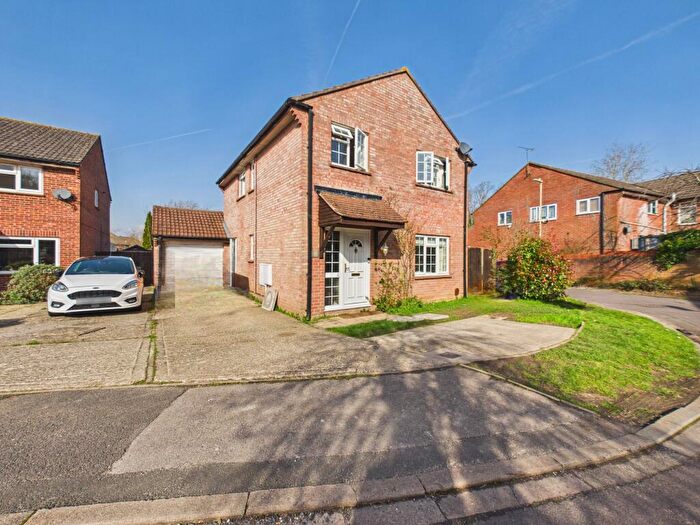 4 Bedroom Detached House For Sale In Winchfield Gardens, Tadley, RG26