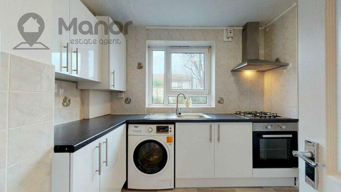 2 Bedroom Flat To Rent In Park Avenue, East Ham, E6