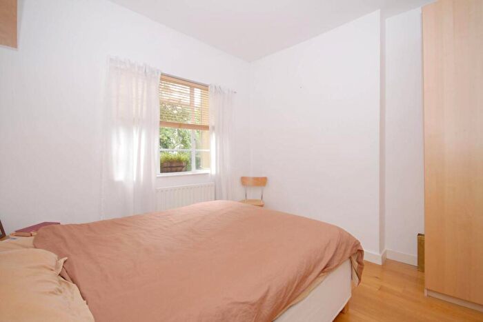 2 Bedroom Flat To Rent In Mortimer Crescent, St John's Wood, London, NW6