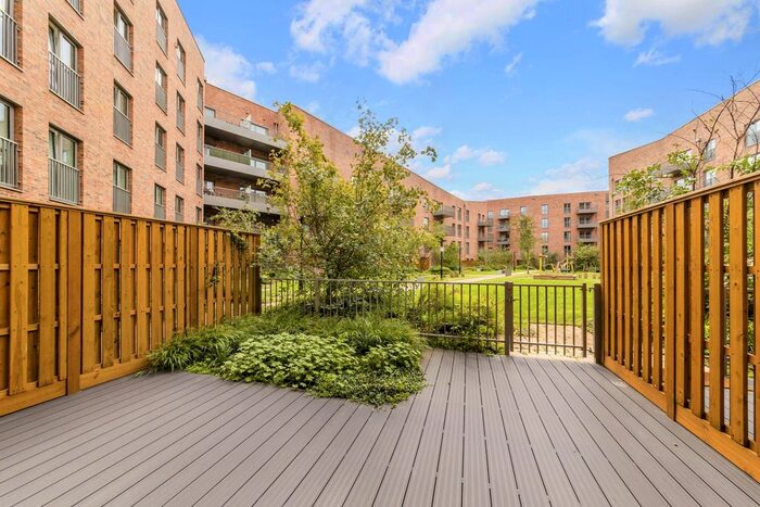 2 Bedroom Flat To Rent In Bloombury House, Mill Hill, London, NW7