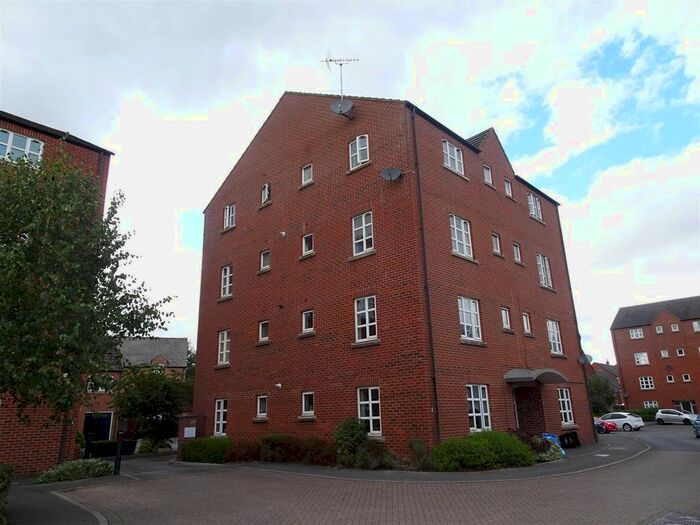 2 Bedroom Flat To Rent In Massingham Park, Taunton, TA2