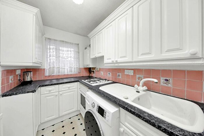 1 Bedroom Flat For Sale In Etloe House, Leyton, E10