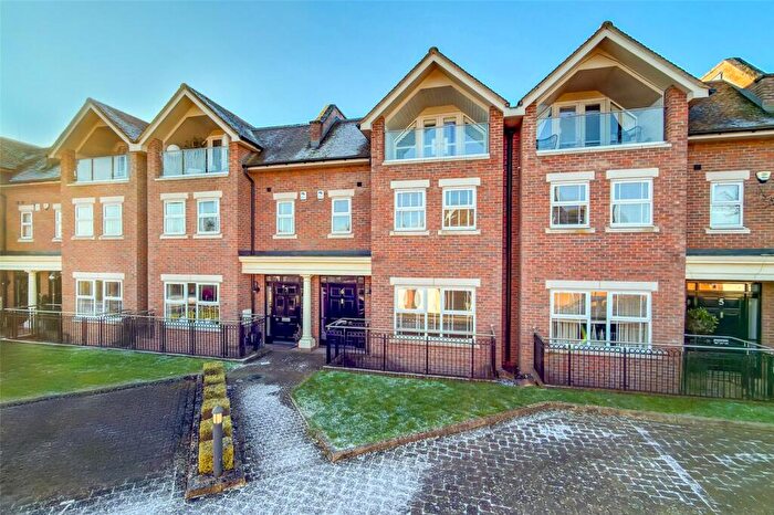 5 Bedroom Terraced House For Sale In Green Lawns Close, Harpenden, Hertfordshire, AL5