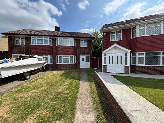 3 Bedroom Semi-Detached House To Rent In Fairmead Close, Hounslow, TW5