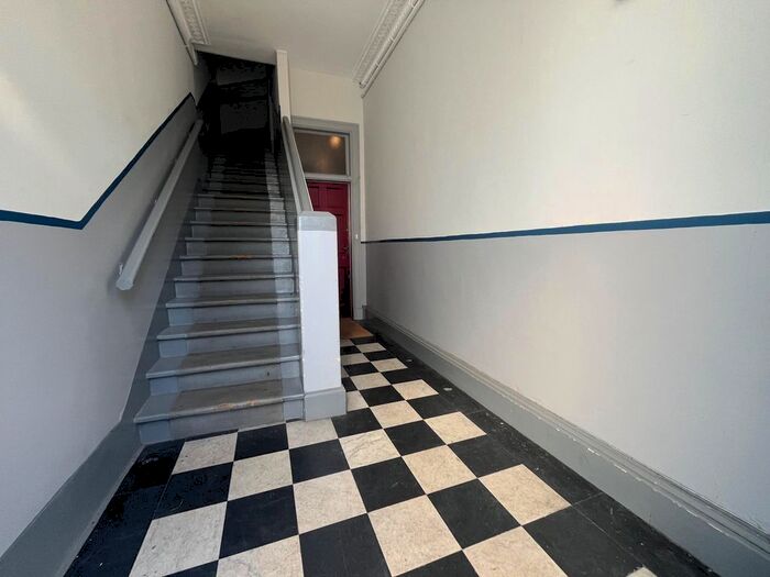 2 Bedroom Flat To Rent In Manor Place, Edinburgh, EH3