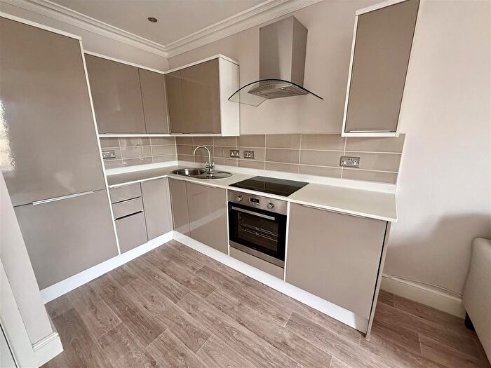 2 Bedroom Flat To Rent In B West Park, Clifton, BS8