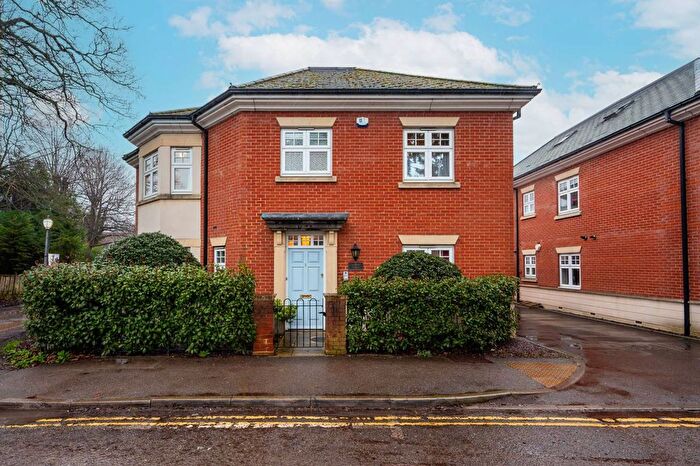 4 Bedroom Maisonette For Sale In Hook Heath Avenue, Hook Heath, Woking, GU22