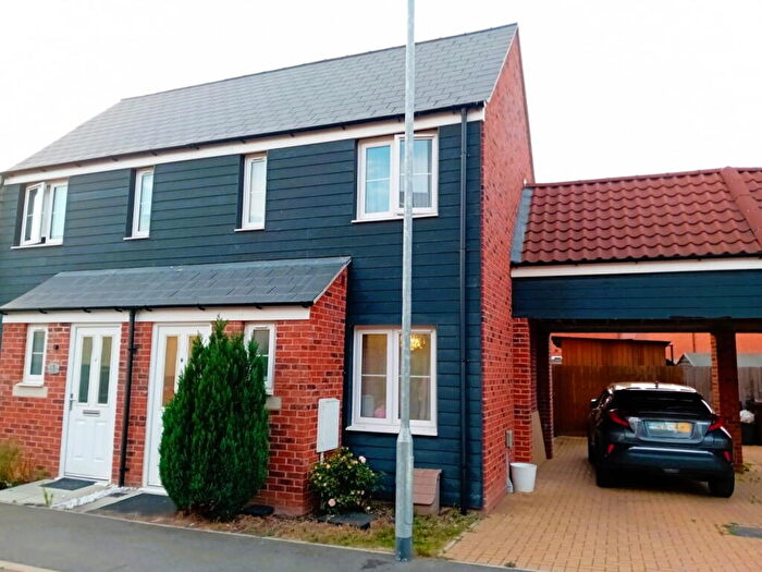 2 Bedroom Semi-Detached House For Sale In Foxglove Avenue, Chelmsford, CM1