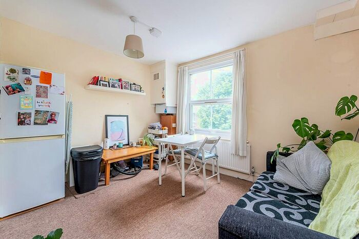 2 Bedroom Flat To Rent In Loftus Road, Shepherd's Bush, London, W12