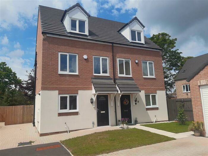 3 Bedroom Semi-Detached House To Rent In Bryndale Close, Bircotes, Doncaster, DN11