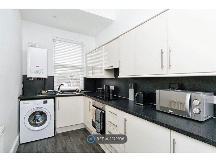 2 Bedroom Flat To Rent In Carmen Sylva Rd, Llandudno, LL30