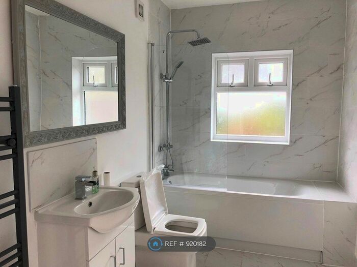 3 Bedroom End Of Terrace House To Rent In Jaffray Road, Bromley, BR2