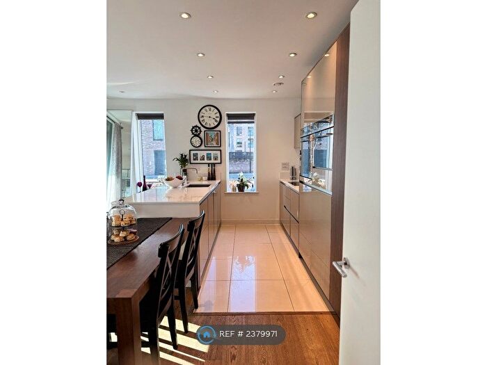 2 Bedroom Flat To Rent In Peartree Way, London, SE10